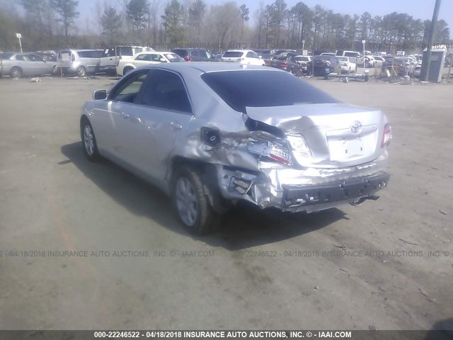 4T1BF3EK8BU632416 - 2011 TOYOTA CAMRY SE/LE/XLE GRAY photo 3