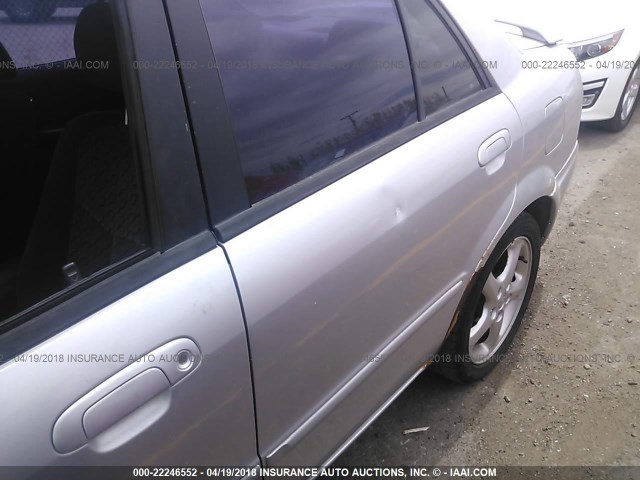 JM1BJ226X10449741 - 2001 MAZDA PROTEGE LX/ES ვერცხლისფერი ფოტო 6