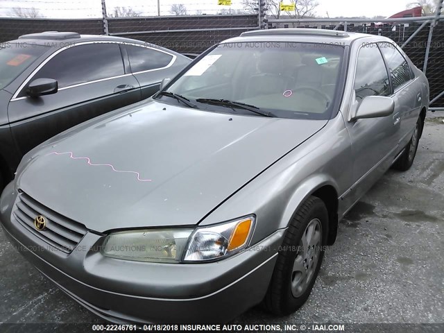 JT2BF28K6X0226443 - 1999 TOYOTA CAMRY LE/XLE Braun Foto 2