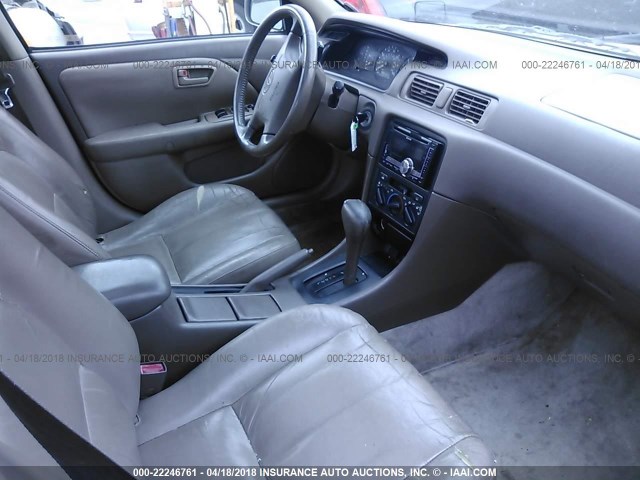 JT2BF28K6X0226443 - 1999 TOYOTA CAMRY LE/XLE TAN photo 5