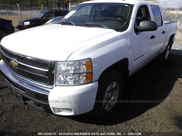 3GCPKSE30BG312616 - 2011 CHEVROLET SILVERADO K1500 LT WHITE photo 2