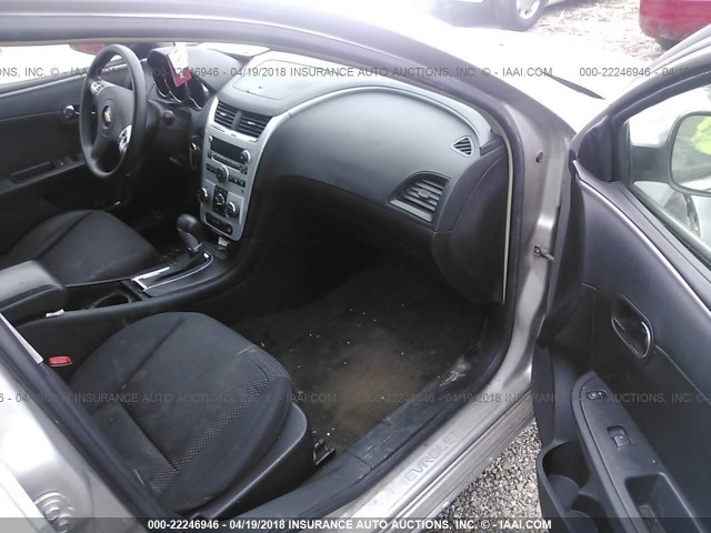 1G1ZH57B28F291509 - 2008 CHEVROLET MALIBU 1LT 银色 照片 5