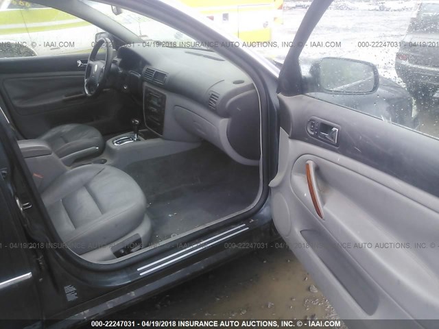 WVWWH63B93E161330 - 2003 VOLKSWAGEN PASSAT GLX 蓝色 照片 5