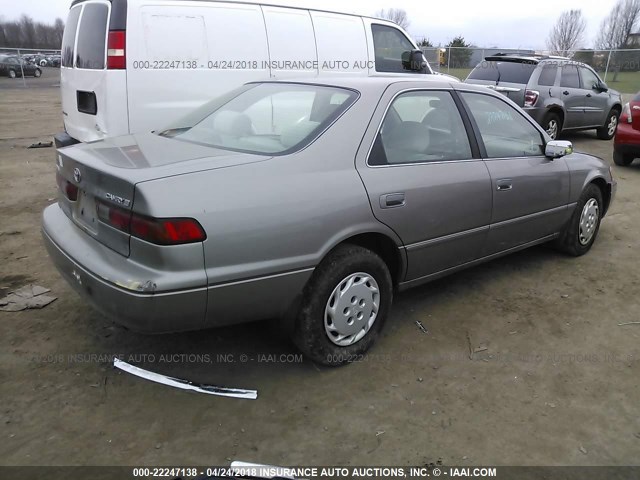 4T1BG22K8XU557462 - 1999 TOYOTA CAMRY CE/LE/XLE 灰色 照片 4