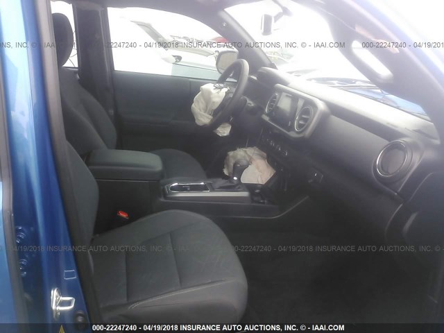 5TFCZ5AN2HX114160 - 2017 TOYOTA TACOMA DBL CAB/SR/TRDSPT/OR/PRO ლურჯი ფოტო 5