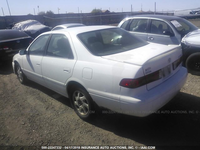 JT2BF22K6Y0281680 - 2000 TOYOTA CAMRY CE/LE/XLE WHITE photo 3