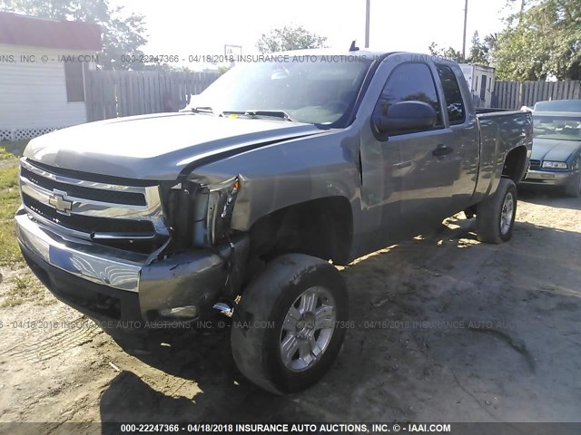 2GCEK19J481195781 - 2008 CHEVROLET SILVERADO K1500 GRAY photo 2