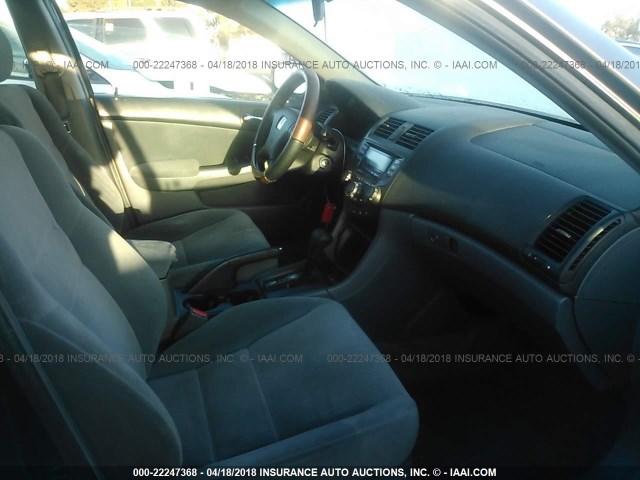 1HGCM56445A151709 - 2005 HONDA ACCORD LX GRAY photo 5