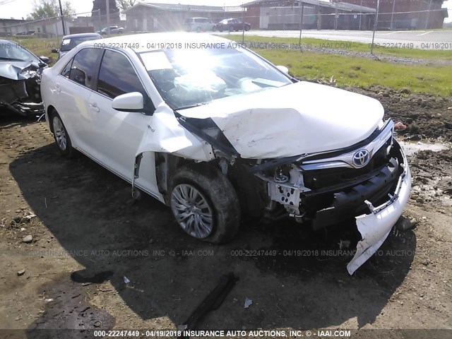 4T1BD1FK3EU098075 - 2014 TOYOTA CAMRY HYBRID/LE/XLE 白色 照片 1