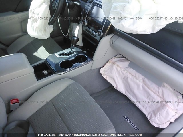 4T1BD1FK3EU098075 - 2014 TOYOTA CAMRY HYBRID/LE/XLE 白色 照片 5