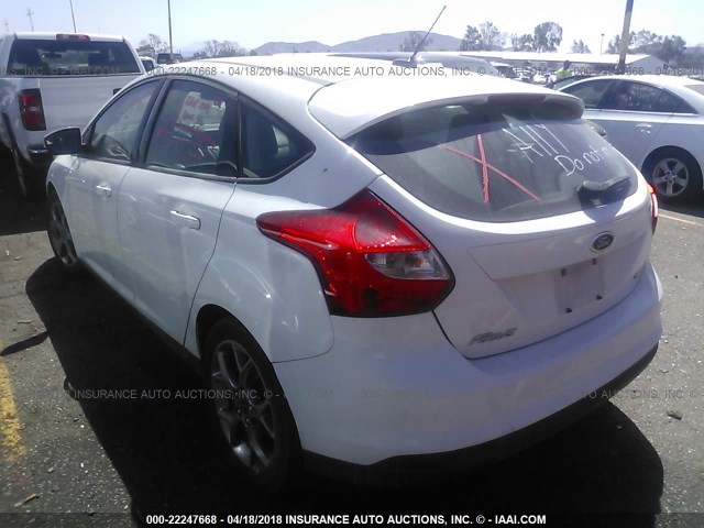 1FADP3K29DL145982 - 2013 FORD FOCUS SE WHITE photo 3