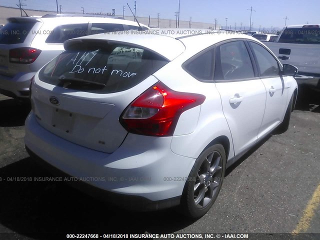 1FADP3K29DL145982 - 2013 FORD FOCUS SE WHITE photo 4