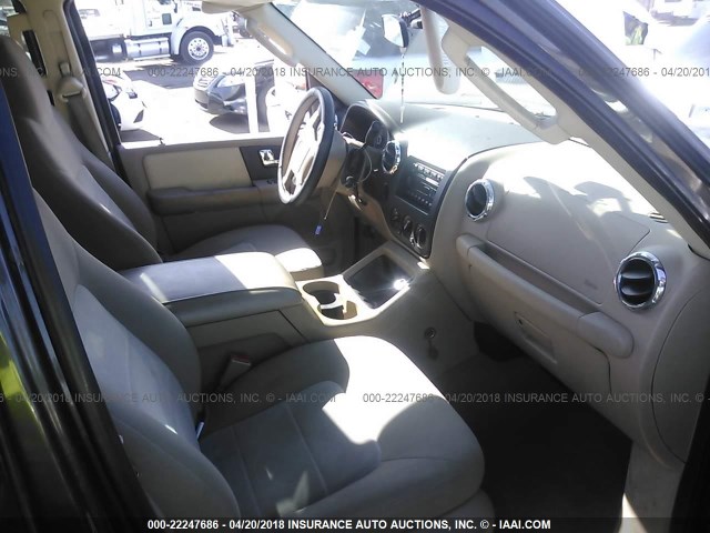 1FMPU16535LA60299 - 2005 FORD EXPEDITION XLT ნაცრისფერი ფოტო 5