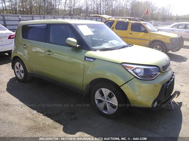 KNDJN2A21F7755997 - 2015 KIA SOUL GREEN photo 1