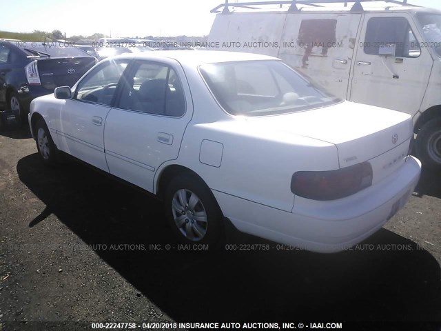 JT2BG12K4T0340564 - 1996 TOYOTA CAMRY DX/LE/XLE WHITE photo 3