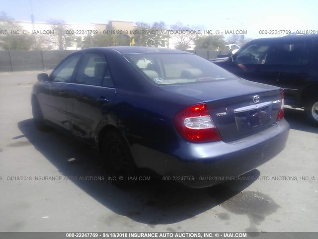 JTDBE32K120099845 - 2002 TOYOTA CAMRY LE/XLE/SE BLUE photo 3