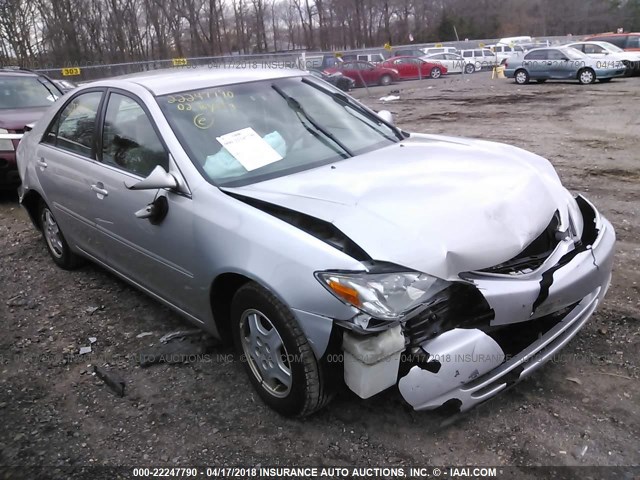 4T1BF32K92U003980 - 2002 TOYOTA CAMRY LE/XLE/SE SILVER photo 1