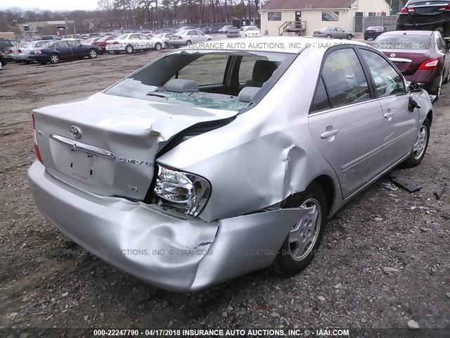 4T1BF32K92U003980 - 2002 TOYOTA CAMRY LE/XLE/SE SILVER photo 4