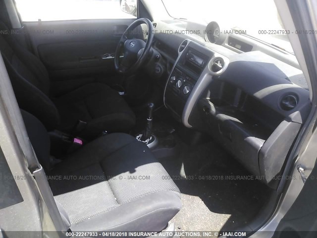 JTLKT334150218508 - 2005 TOYOTA SCION XB GRAY photo 5