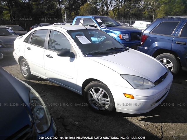 1FAFP3434YW305608 - 2000 FORD FOCUS SE/SE SPORT WHITE photo 1