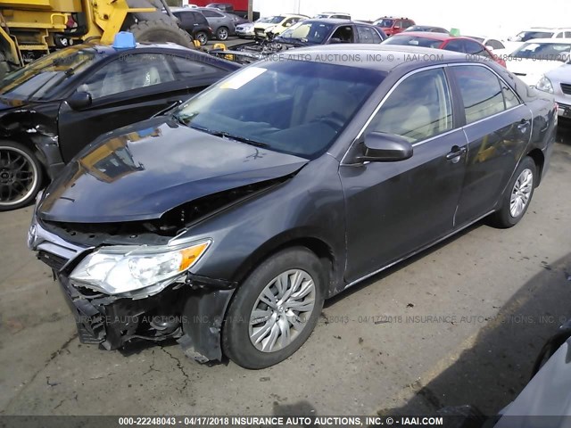 4T4BF1FK4DR275019 - 2013 TOYOTA CAMRY L/SE/LE/XLE GRAY photo 2