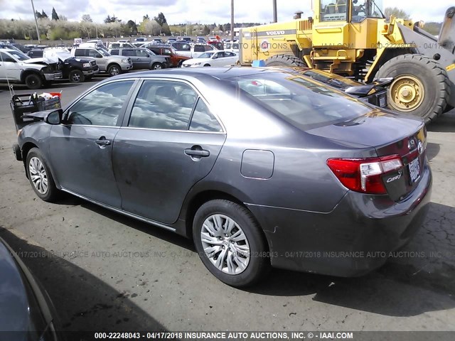 4T4BF1FK4DR275019 - 2013 TOYOTA CAMRY L/SE/LE/XLE GRAY photo 3