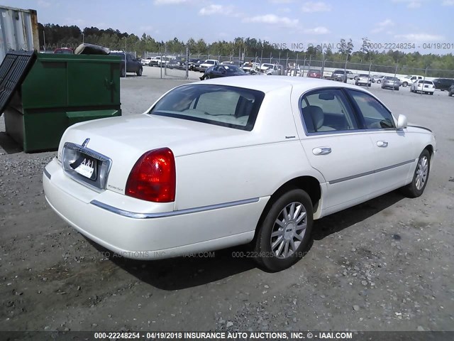 1LNHM81W96Y606394 - 2006 LINCOLN TOWN CAR SIGNATURE WHITE photo 4