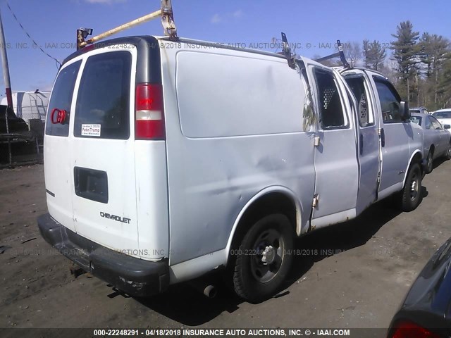 1GCGG25V851160560 - 2005 CHEVROLET EXPRESS G2500  WHITE photo 4