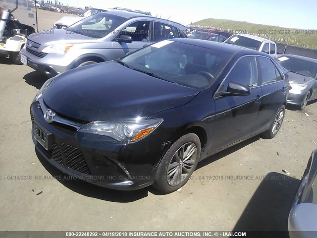 4T1BF1FK1HU312026 - 2017 TOYOTA CAMRY LE/XLE/SE/XSE 黑色 照片 2