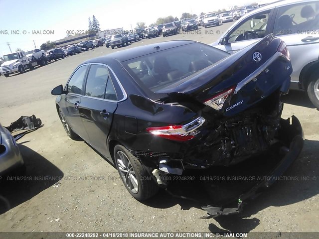 4T1BF1FK1HU312026 - 2017 TOYOTA CAMRY LE/XLE/SE/XSE 黑色 照片 3
