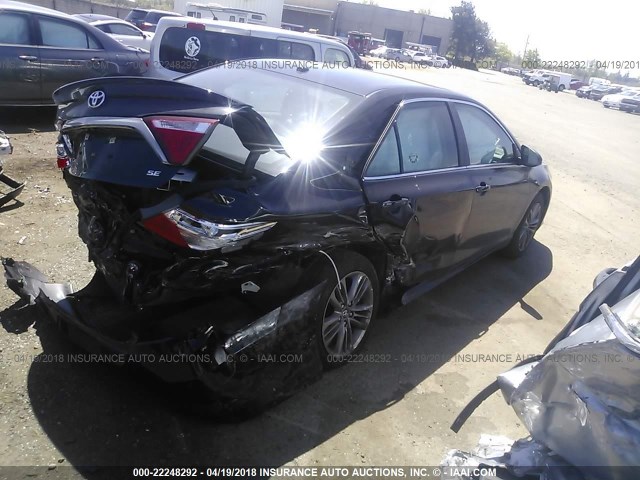 4T1BF1FK1HU312026 - 2017 TOYOTA CAMRY LE/XLE/SE/XSE 黑色 照片 4