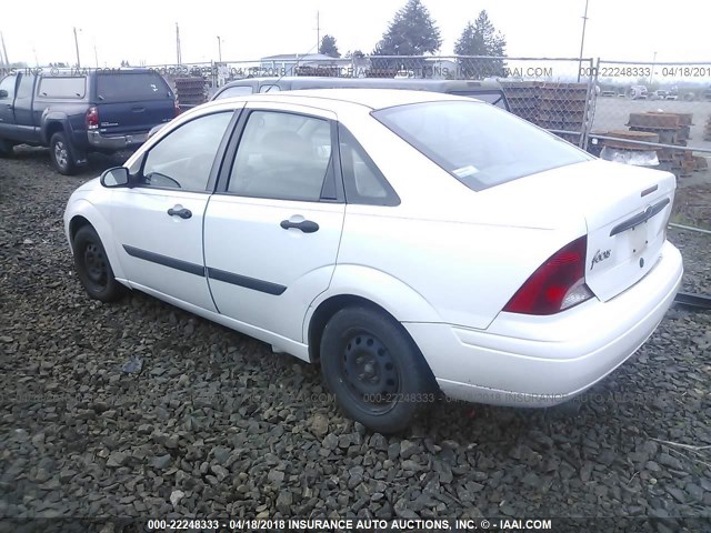 1FAFP33P12W301589 - 2002 FORD FOCUS LX WHITE photo 3