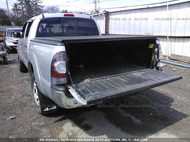 3TMLU4EN2BM077532 - 2011 TOYOTA TACOMA DOUBLE CAB ვერცხლისფერი ფოტო 3