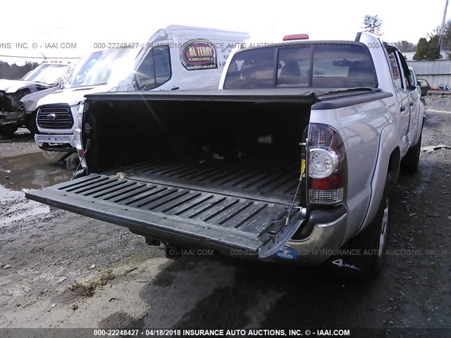 3TMLU4EN2BM077532 - 2011 TOYOTA TACOMA DOUBLE CAB ვერცხლისფერი ფოტო 4