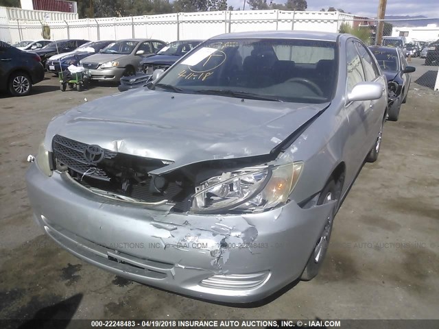 JTDBE32K830181685 - 2003 TOYOTA CAMRY LE/XLE SILVER photo 2