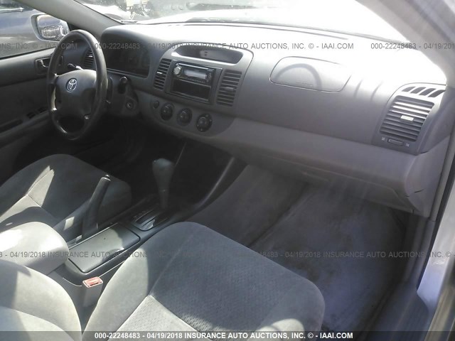 JTDBE32K830181685 - 2003 TOYOTA CAMRY LE/XLE SILVER photo 5