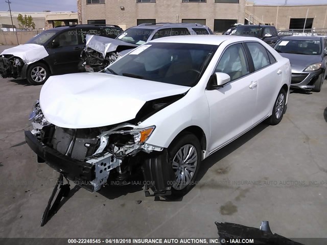 4T1BF1FKXEU319990 - 2014 TOYOTA CAMRY L/SE/LE/XLE 白色 照片 2
