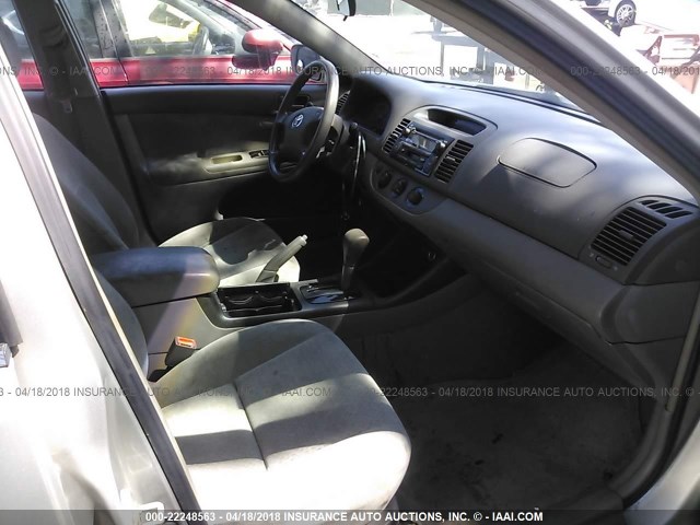 4T1BE32K63U236302 - 2003 TOYOTA CAMRY LE/XLE/SE 银色 照片 5