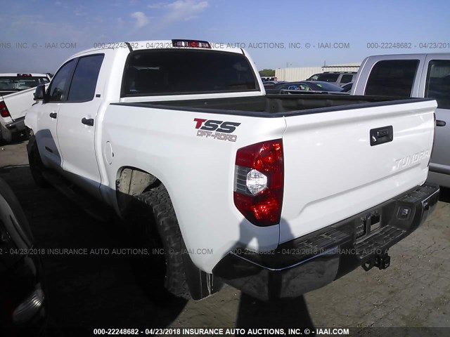 5TFEM5F19GX108075 - 2016 TOYOTA TUNDRA CREWMAX SR5 WHITE photo 3