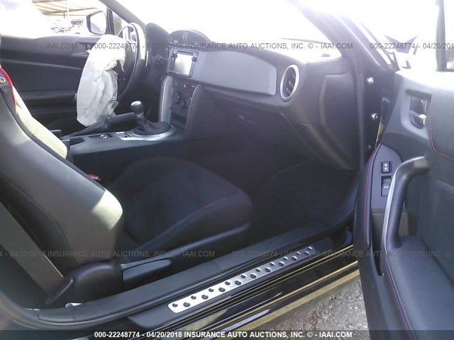 JF1ZNAA17F8709045 - 2015 TOYOTA SCION FR-S შავი ფოტო 5