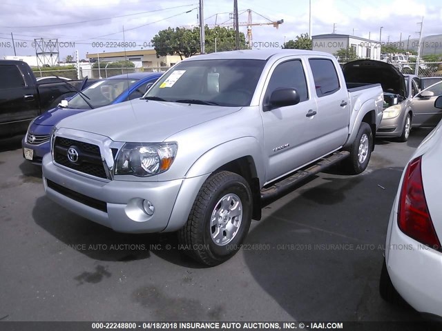 3TMJU4GN3BM123826 - 2011 TOYOTA TACOMA DOUBLE CAB PRERUNNER SILVER photo 2