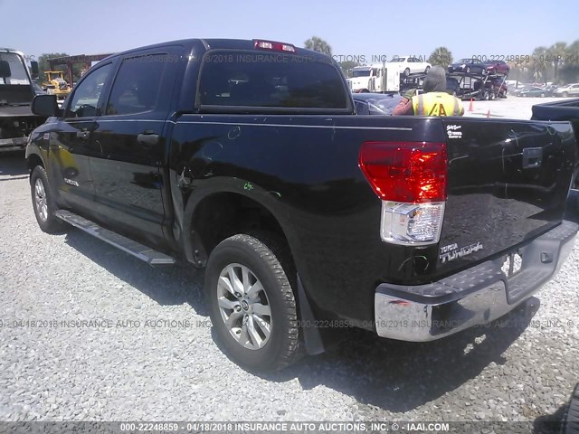 5TFEY5F10DX138744 - 2013 TOYOTA TUNDRA CREWMAX SR5 BLACK photo 3