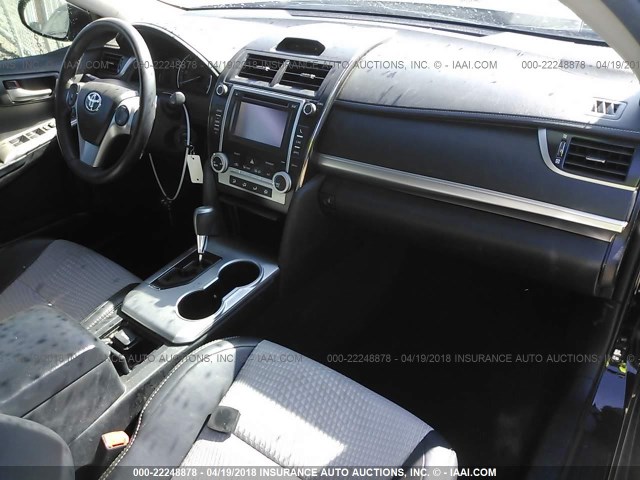 4T1BF1FK1CU156918 - 2012 TOYOTA CAMRY SE/LE/XLE BLACK photo 5