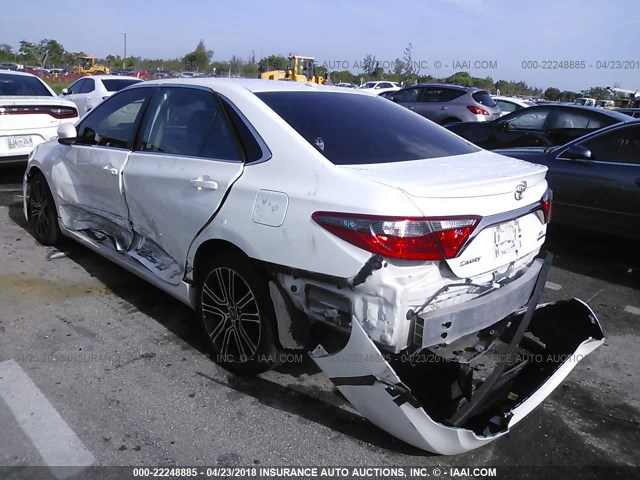 4T1BF1FK5GU180287 - 2016 TOYOTA CAMRY LE/XLE/SE/XSE WHITE photo 3