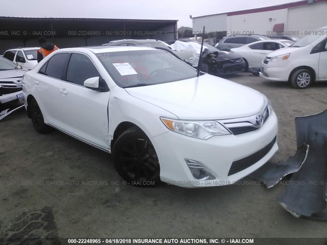 4T4BF1FK8ER364304 - 2014 TOYOTA CAMRY L/SE/LE/XLE 白色 照片 1