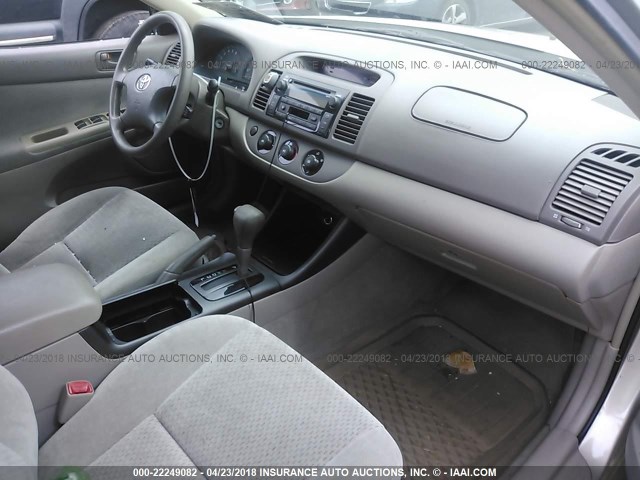 4T1BE32K04U804822 - 2004 TOYOTA CAMRY LE/XLE/SE GOLD photo 5