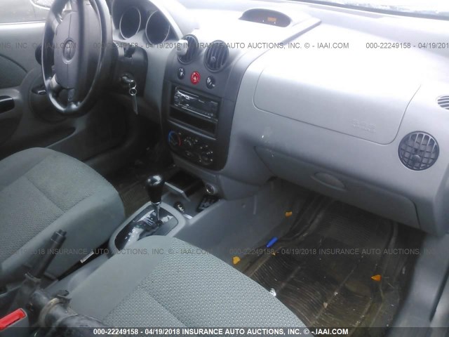 KL1TJ52664B159664 - 2004 CHEVROLET AVEO LS SILVER photo 5