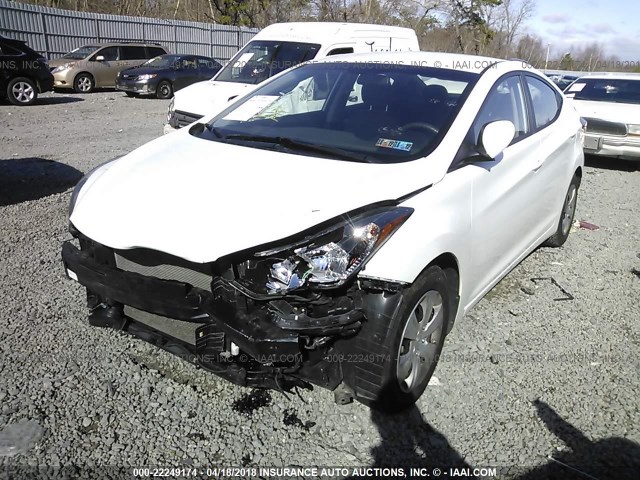 5NPDH4AE0GH787007 - 2016 HYUNDAI ELANTRA SE/SPORT/LIMITED WHITE photo 2