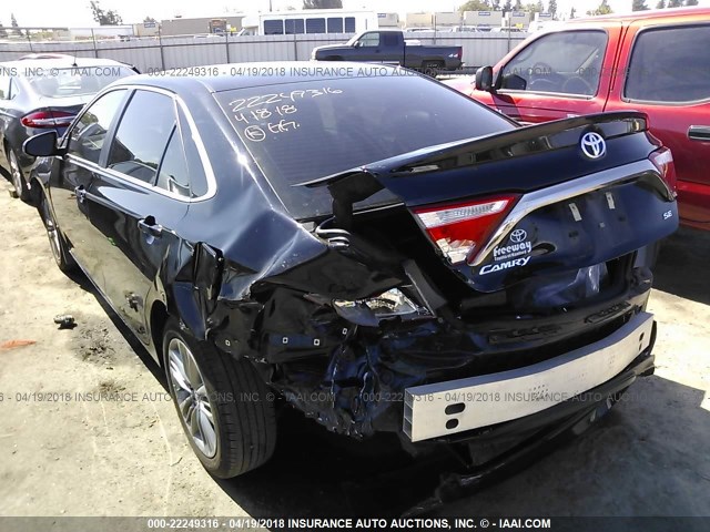 4T1BF1FK0HU717147 - 2017 TOYOTA CAMRY LE/XLE/SE/XSE BLACK photo 3