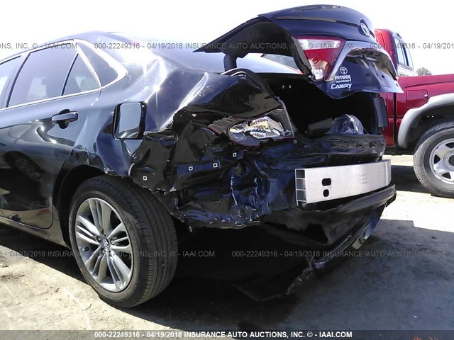 4T1BF1FK0HU717147 - 2017 TOYOTA CAMRY LE/XLE/SE/XSE BLACK photo 6
